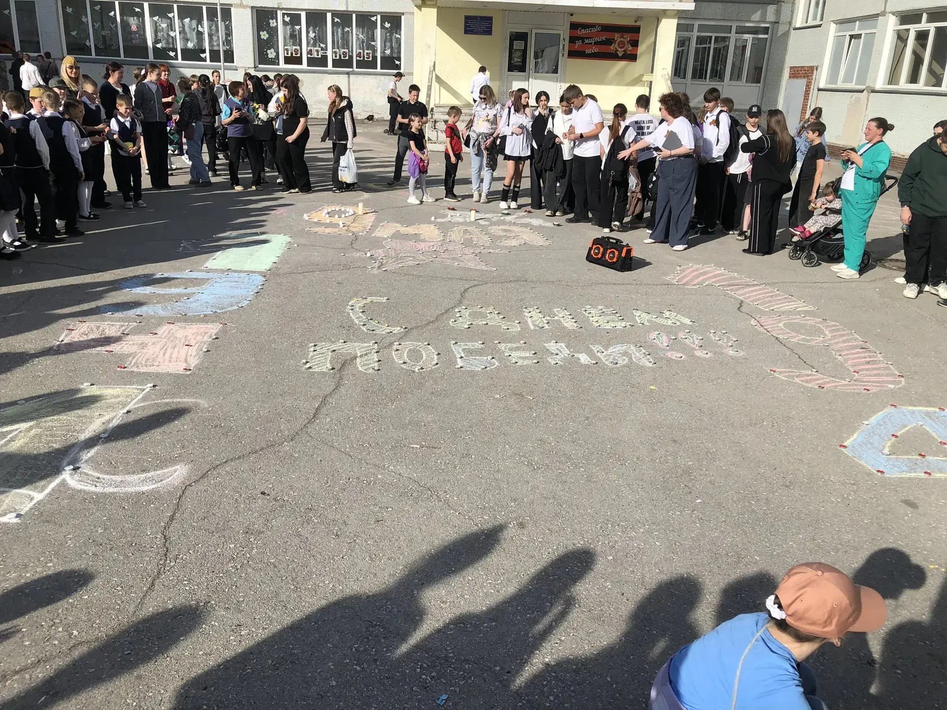 🕊️ В школе № 192 Новосибирска зажглись огни  памяти… В нашей школе прошла  трогательная акция «Свеча