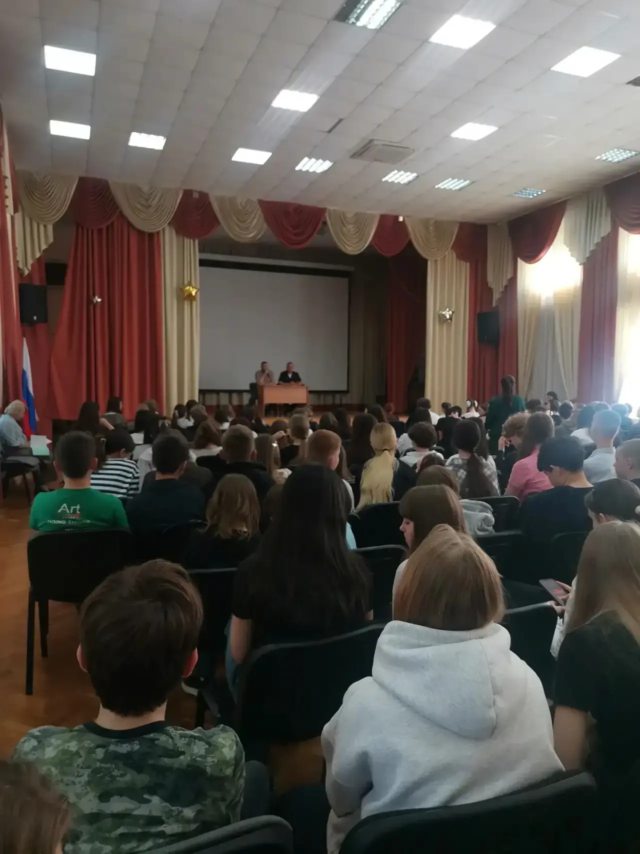 О важном — простыми словами 💡  📚5 мая в Школе 878 прошла профилактическая встреча для учеников 6 и 7