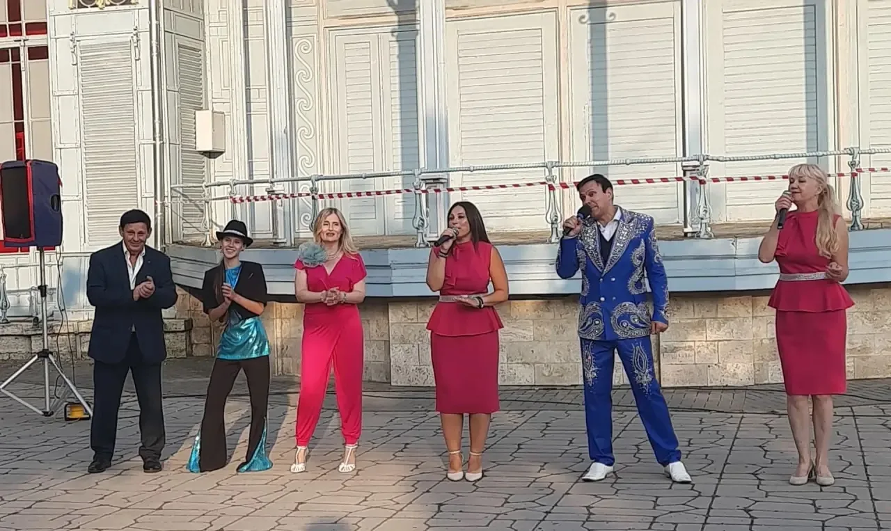 6 августа в парке «Цветник» в рамках программы «Курортные вечера 2026» с большим успехо...