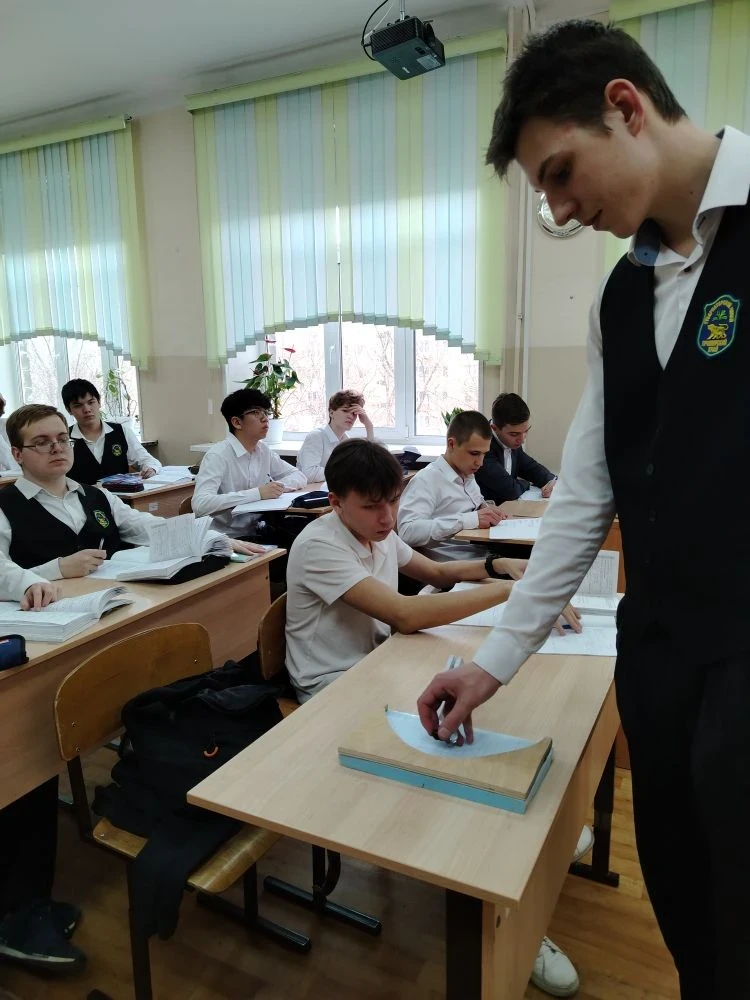 🎉 Неделя математики продолжается! 🎊  В наших 10-х классах состоялись яркие и познавательные события!