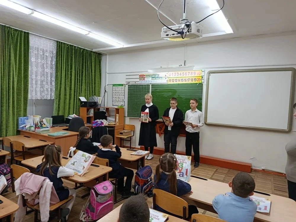 Вновь команда юных краеведов нашей школы в работе! 🎉 Сегодня ребята провели информационные пятиминут