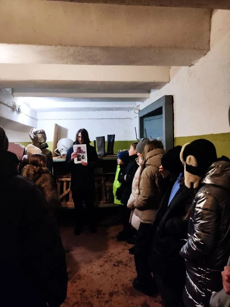 Заглянули в эпоху «холодной войны»: шестиклассники исследовали бомбоубежище В среду, 4 февраля, учен