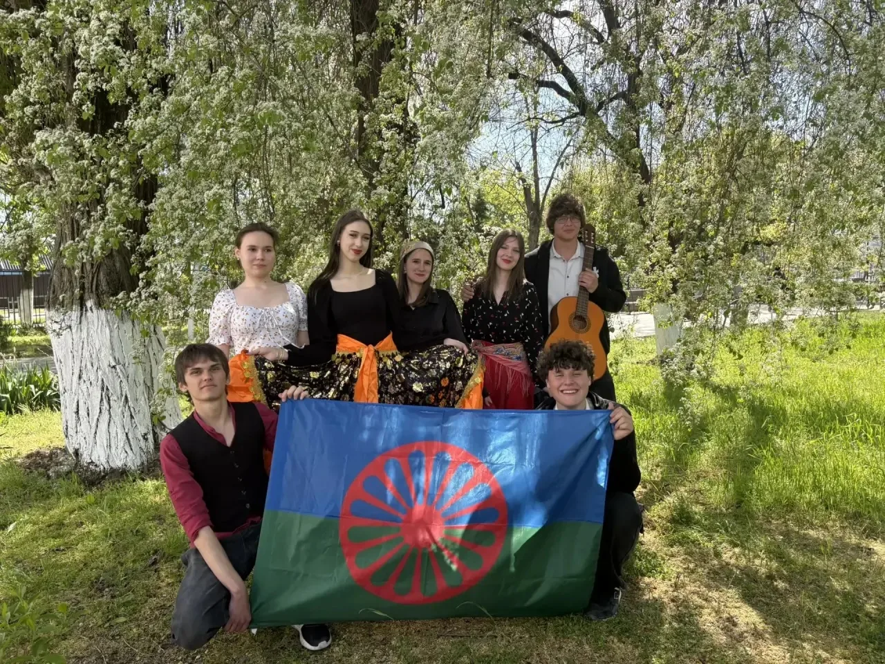 Сегодня в МБОУ СОШ №3 завершился удивительный фестиваль народов России! 🎉  Это был яркий праздник ку