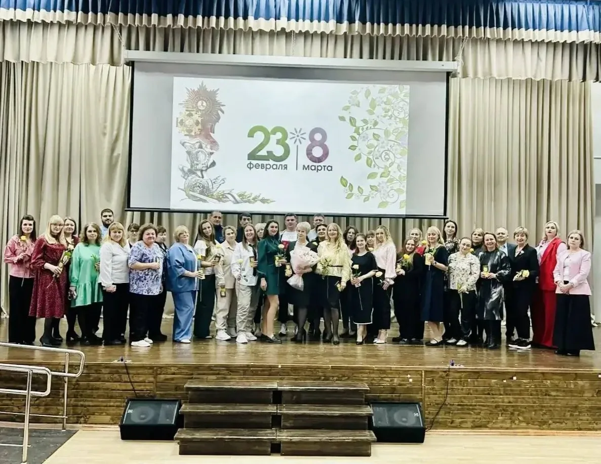 ☀️Весенний дуэт праздников в #ШколанаБогданова  В корпусе 2 нашего Образовательного центра уже стало
