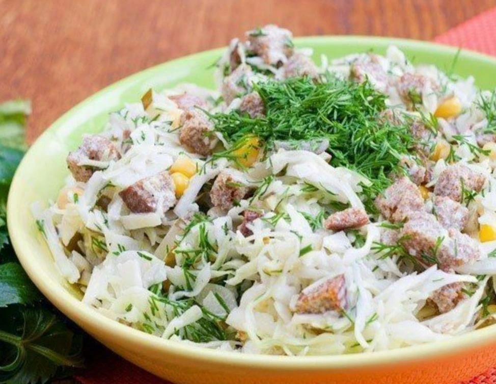 САЛАТ С СУХАРИКАМИ #салат