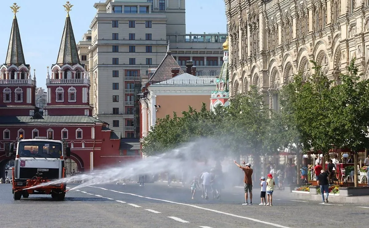 🌡 Пик летней жары в Москве ожидается в июле, — климатолог Ирина Железнова.