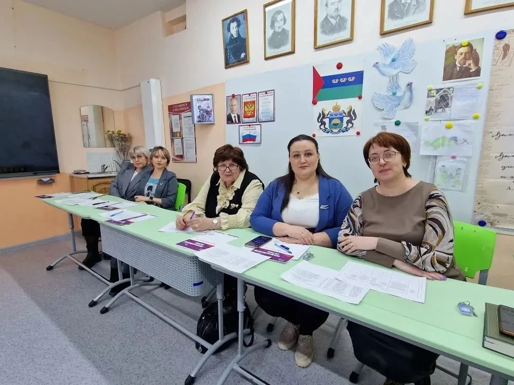✨ Школьный этап конкурса «Живая классика»: голос литературы звучит в нашей школе! ✨  Сегодня в МАОУ 