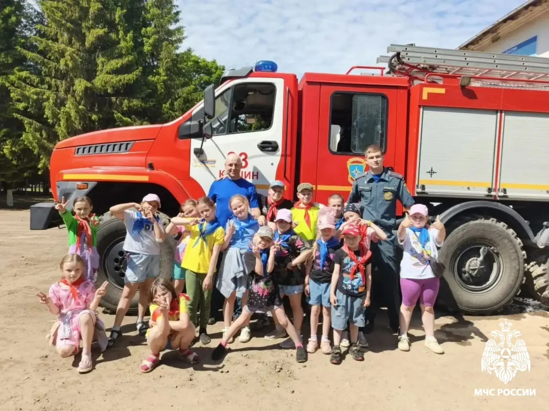 🚒 Юные кашинцы в гостях у огнеборцев 33-й пожарно-спасательной части!