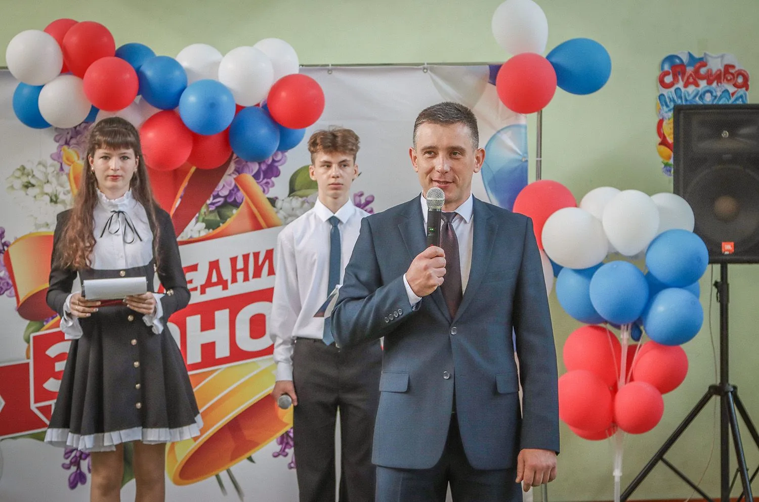 Брянские выпускники прощаются со школой    В брянских школах наступила пора последних звонков. Замес