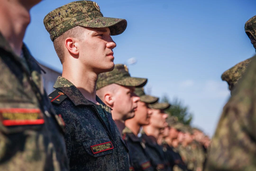 С отмечаемым сегодня Днём Офицера хочу поздравить Верховного Главнокомандующего Владими...