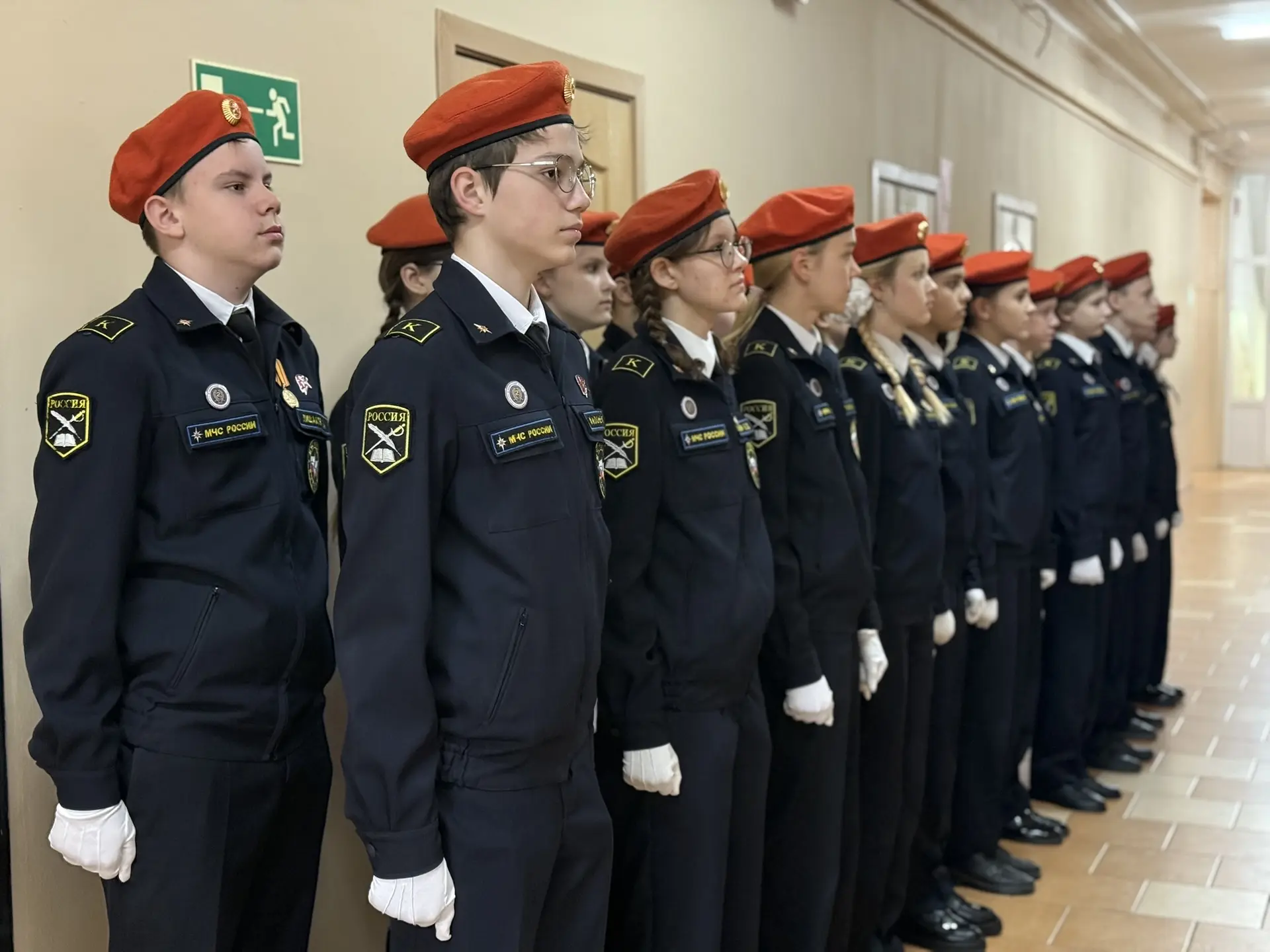 Еженедельный церемониал вноса Государственного флага Российской Федерации и флага Калининградской об