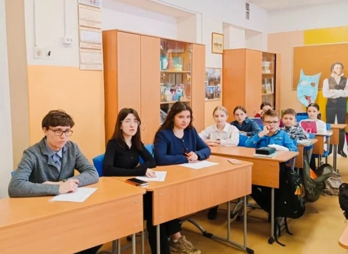 📘 20 марта в рамках Недели русского языка и литературы в 5-х классах впервые в нашей школе прошёл ко