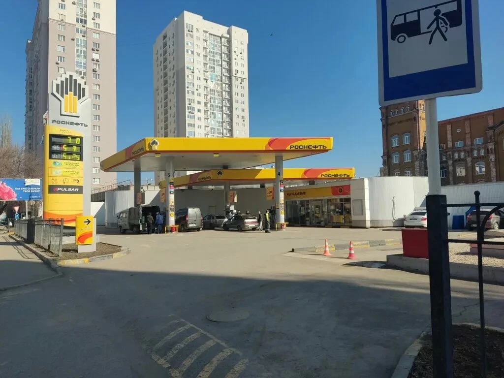 В Саратове на ряде АЗС стали заправляться без очередей?