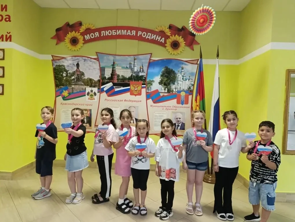 🇷🇺 День России в лагере «Конфетти»: праздник патриотизма и творчества

В преддверии государственно