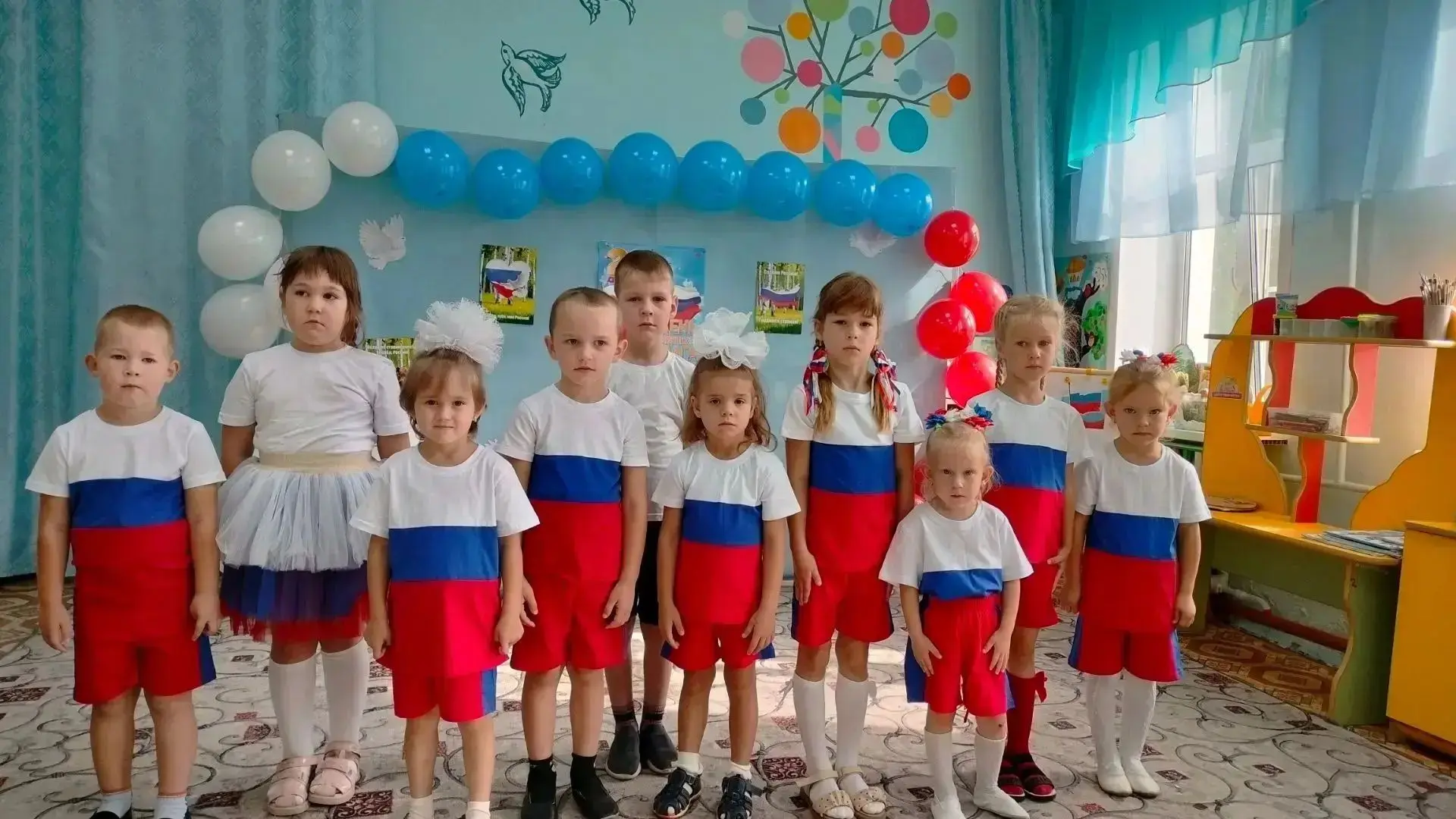 🎉 День Государственного флага РФ: праздник в детском саду «Берёзка»! 🎉