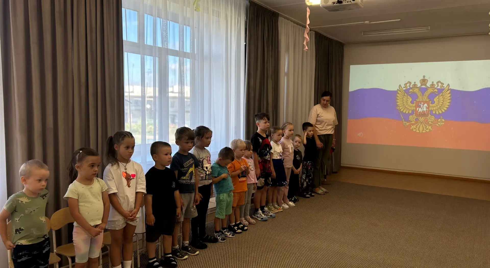 🇷🇺 **С днём Государственного флага!**