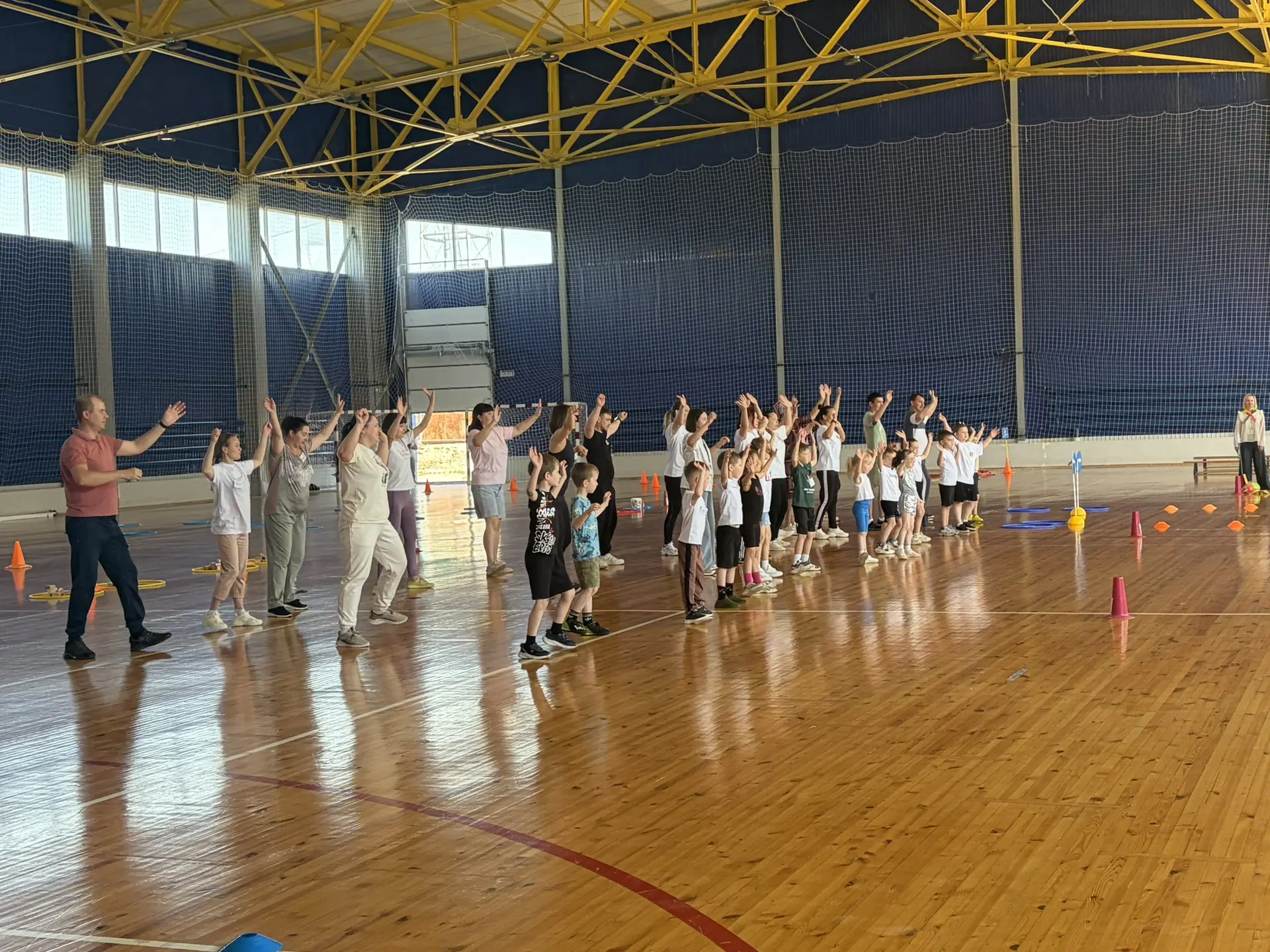 В школе прошло городское спортивное мероприятие «Бегаем, прыгаем, не тужим-с ПДД мы дру...