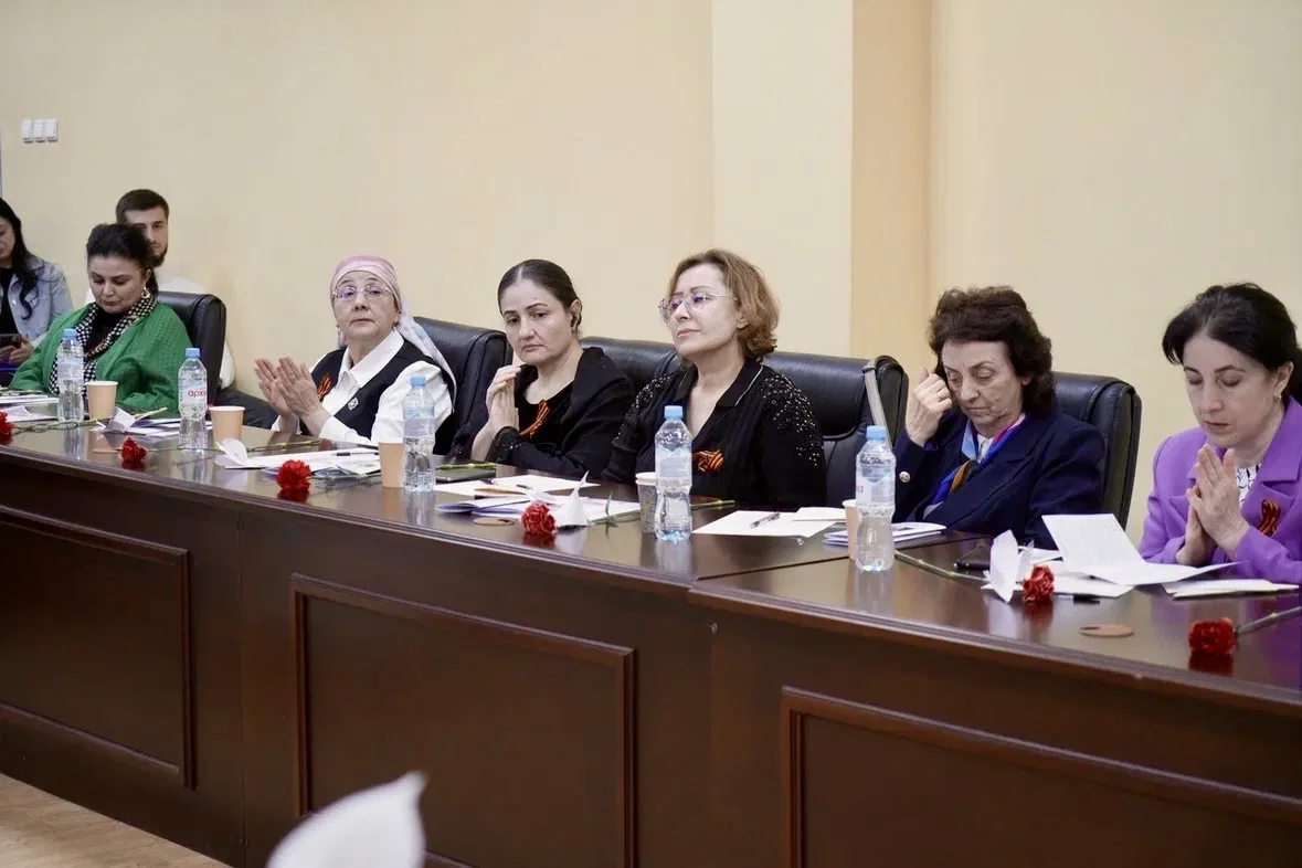 В КЧГУ прошёл круглый стол «Психология Победы: ресурсы стойкости»  В Карачаево‑Черкесском государств