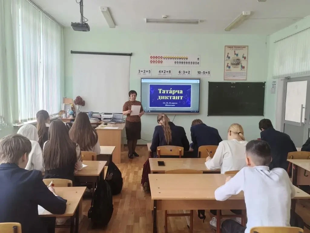 Зеленодольск районы 14нче лицейда  «Татарча диктант»акциясе татар телен саклау һәм үсте...