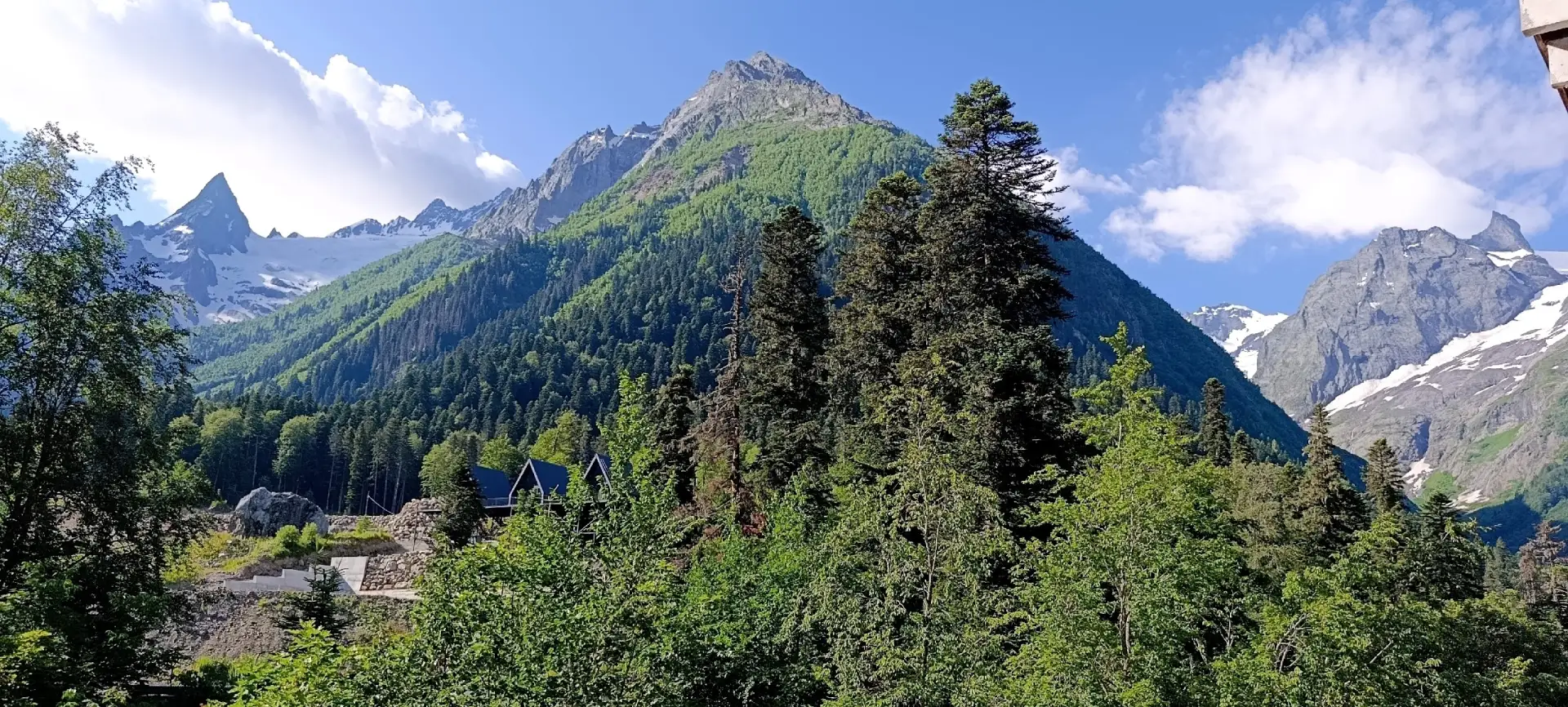 Карачаево-Черкесская республика, горный курорт Домбай.