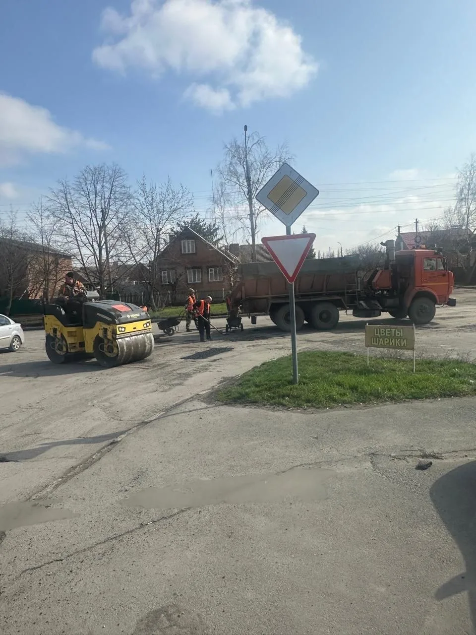 В Зерноградском городском поселении начался ямочный ремонт дорог. Работы выполняются с ...