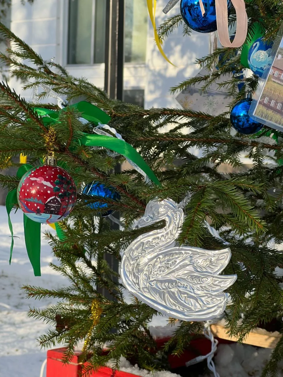 🎄Сотрудники МБО ДО "ШИ имени С.С. Гейченко" создали удивительные украшения для новогод...