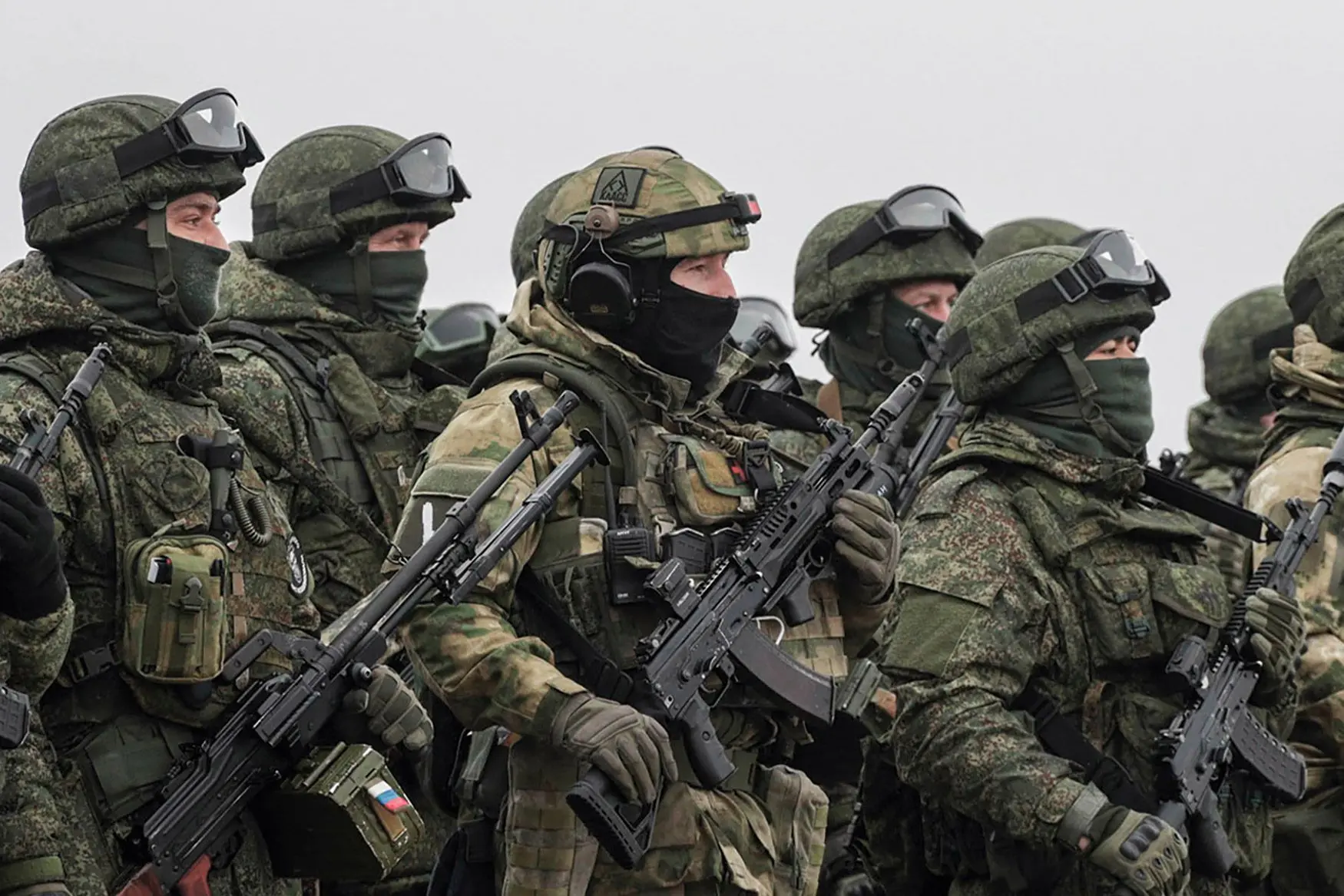 Волонтер с позывным «Реактор» в рабочее время трудится над созданием космической техники, а свободно
