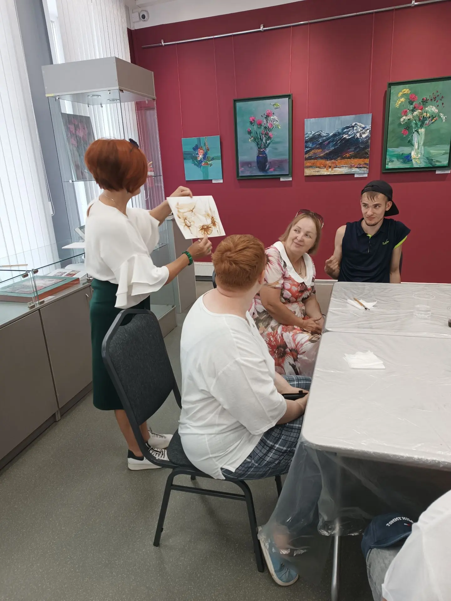 Удивительная графика - кофеграфия ☕️🖌
Её магия в том, что для создания рисунка не нужны краски — до