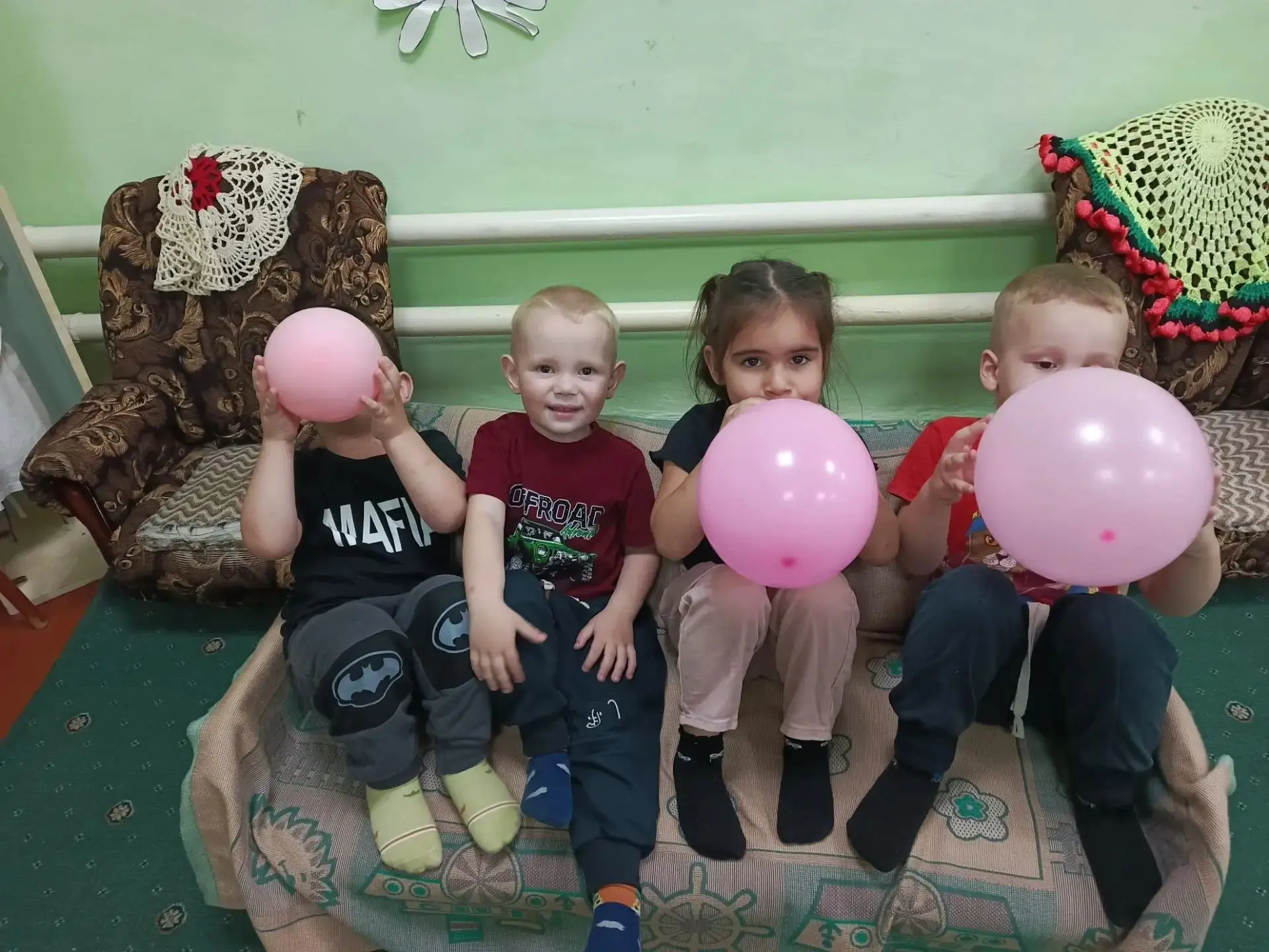 Лето! Лето! Лето! Лето!
В краски яркие одето,
Жарким солнышком согрето,☀️
Пусть подольше будет лето!