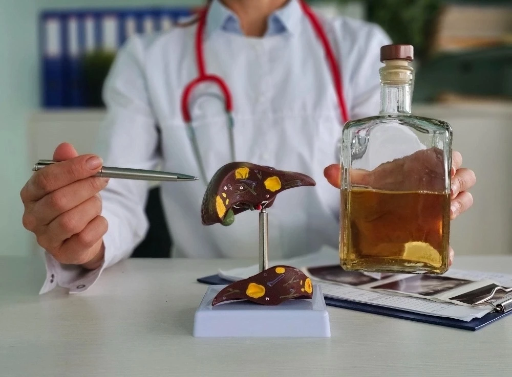 Алкоголь и печень: что происходит внутри, когда вы выпиваете? 🍷⚠️