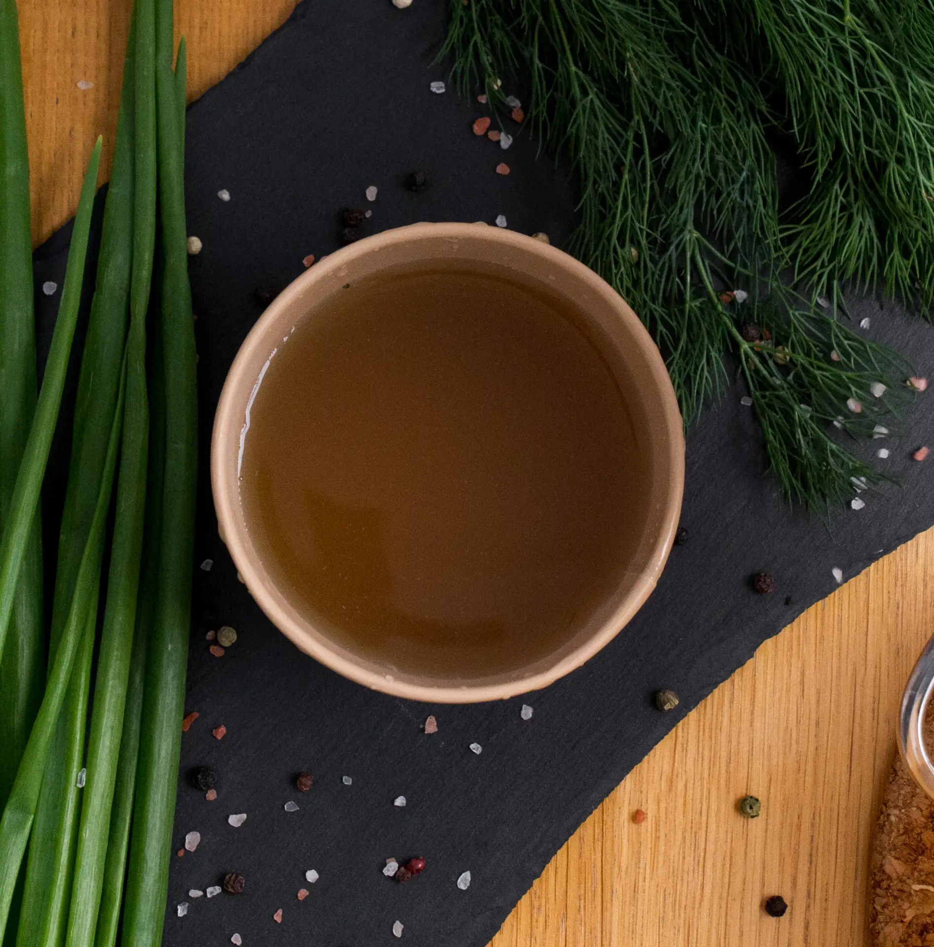 Мы компания «ВОДА и КОСТИ» и мы варим вкусные и полезные, а главное настоящие костные бульоны здесь,