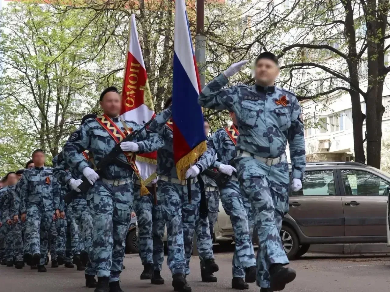«Парад у дома ветерана»  🇷🇺 6 мая 2026 года ученики и педагоги нашего округа стали частью важного со