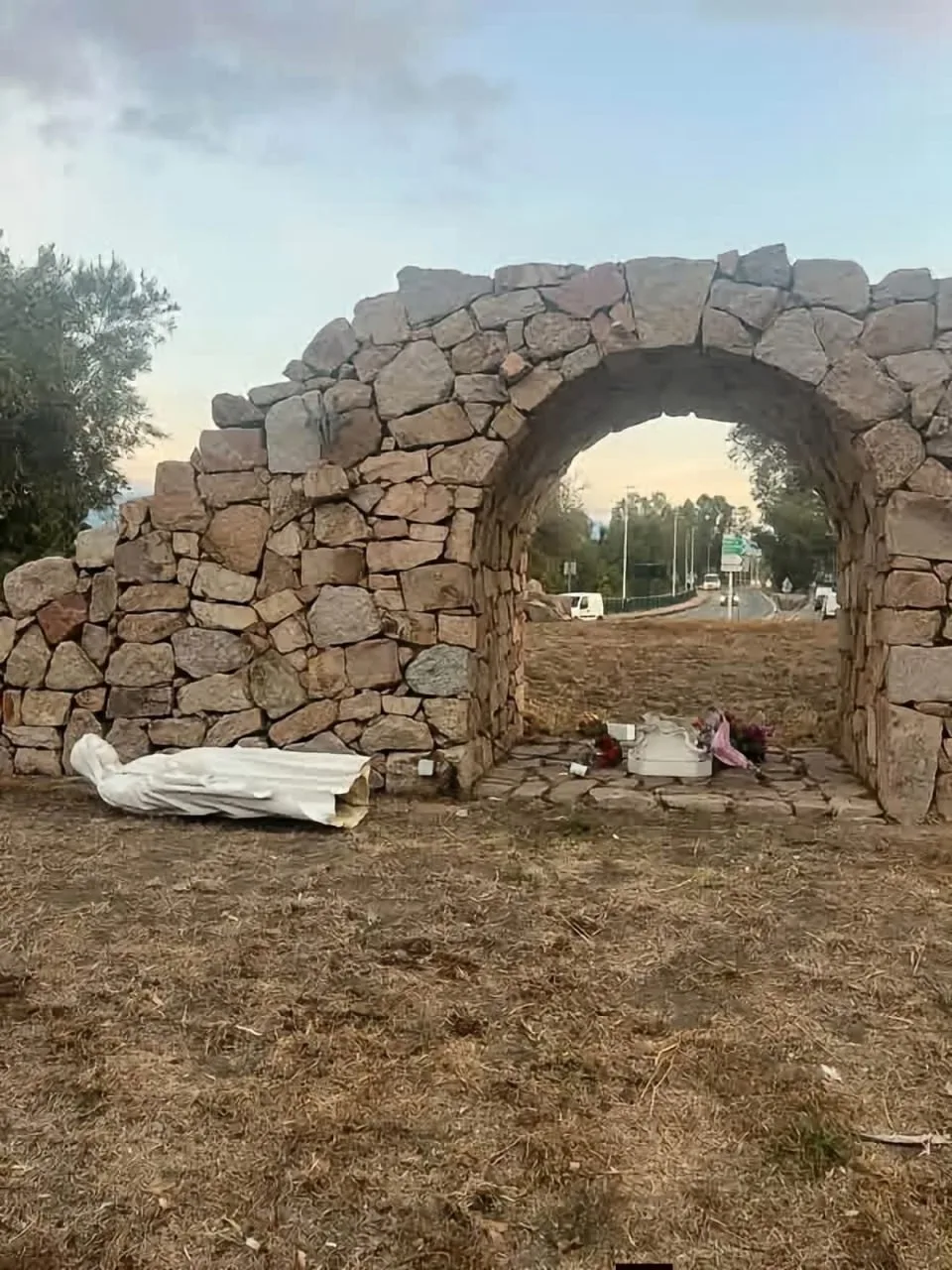 Вандалы сломали статую Девы Марии в Порто-Веккьо на Корсике.