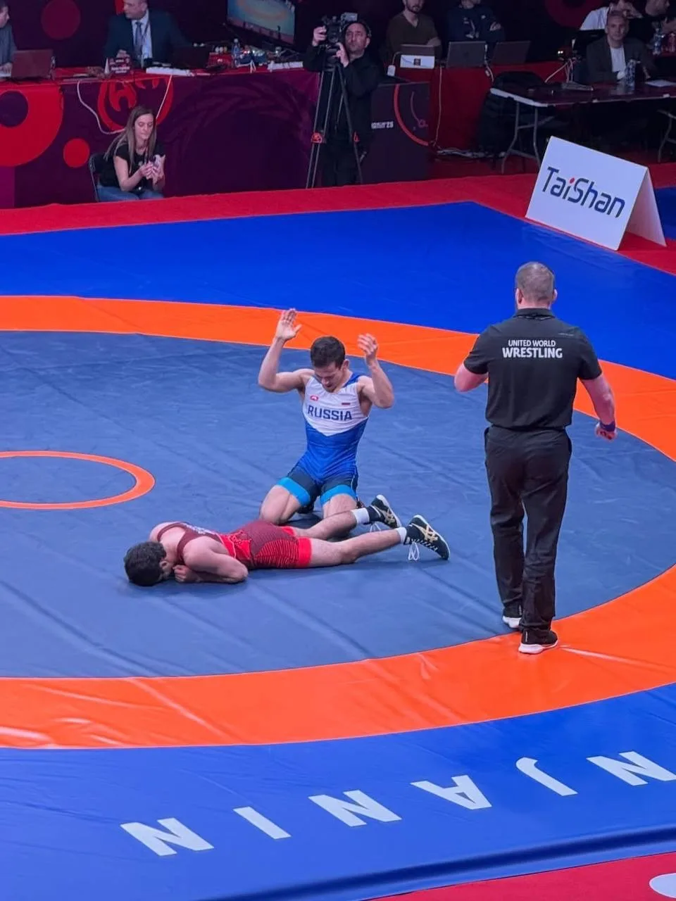🥇🏆 Аяндай Ондар принёс России золото на молодёжном чемпионате Европы по борьбе

💪Спортсмен сборно