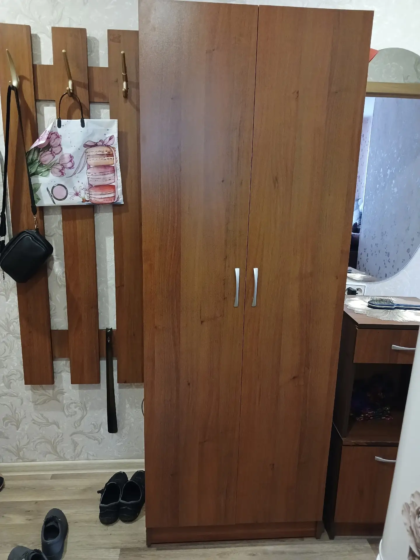 г. Бакал, продам прихожую состоящую из 2х модулей за 6000, можно по отдельности шкаф 35...