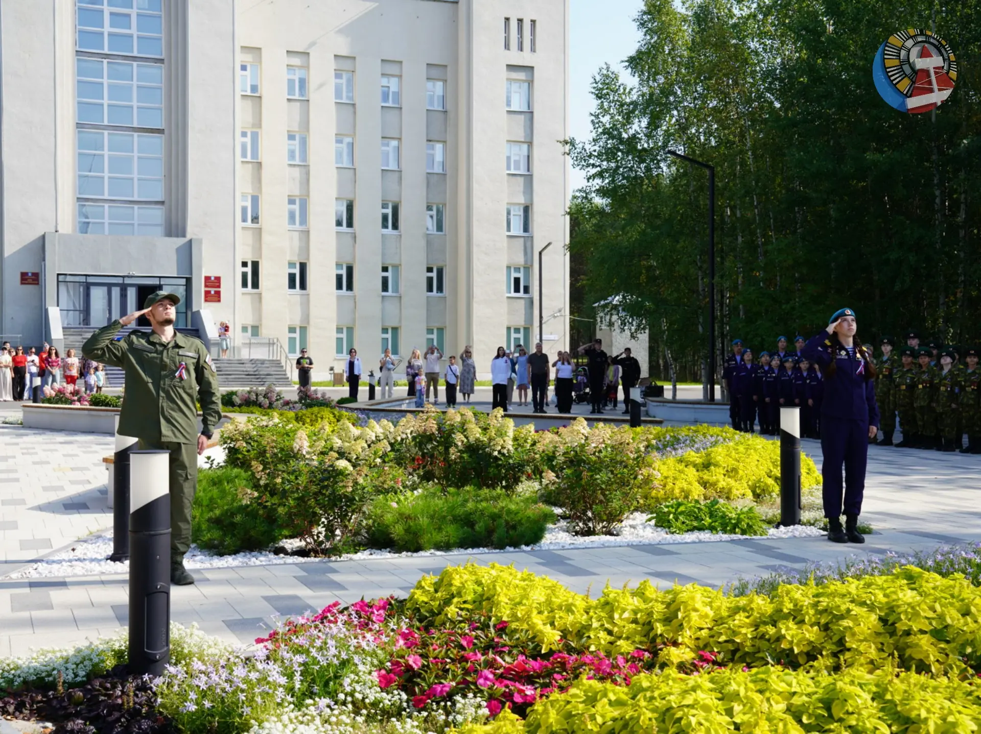 🇷🇺Ноябрьск вместе со всей страной отмечает День Государственного флага Российской Фед...