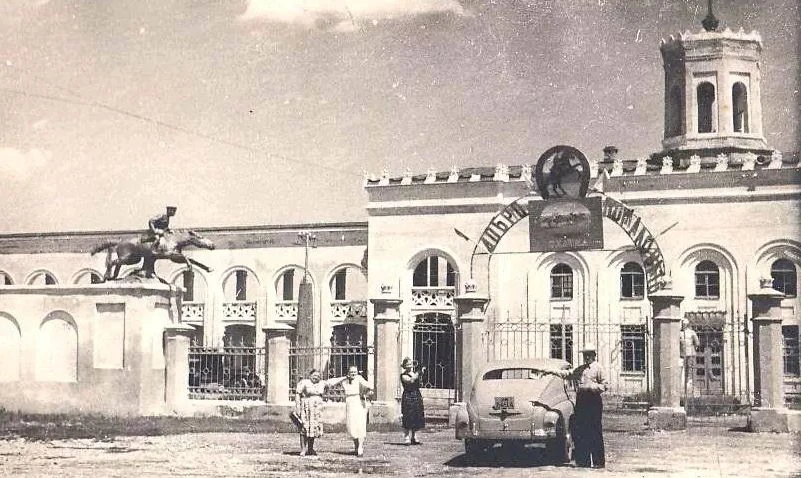 Ипподром в Нальчике: комсомольская стройка, которая вошла в историю
 
Сохранившиеся документальные с