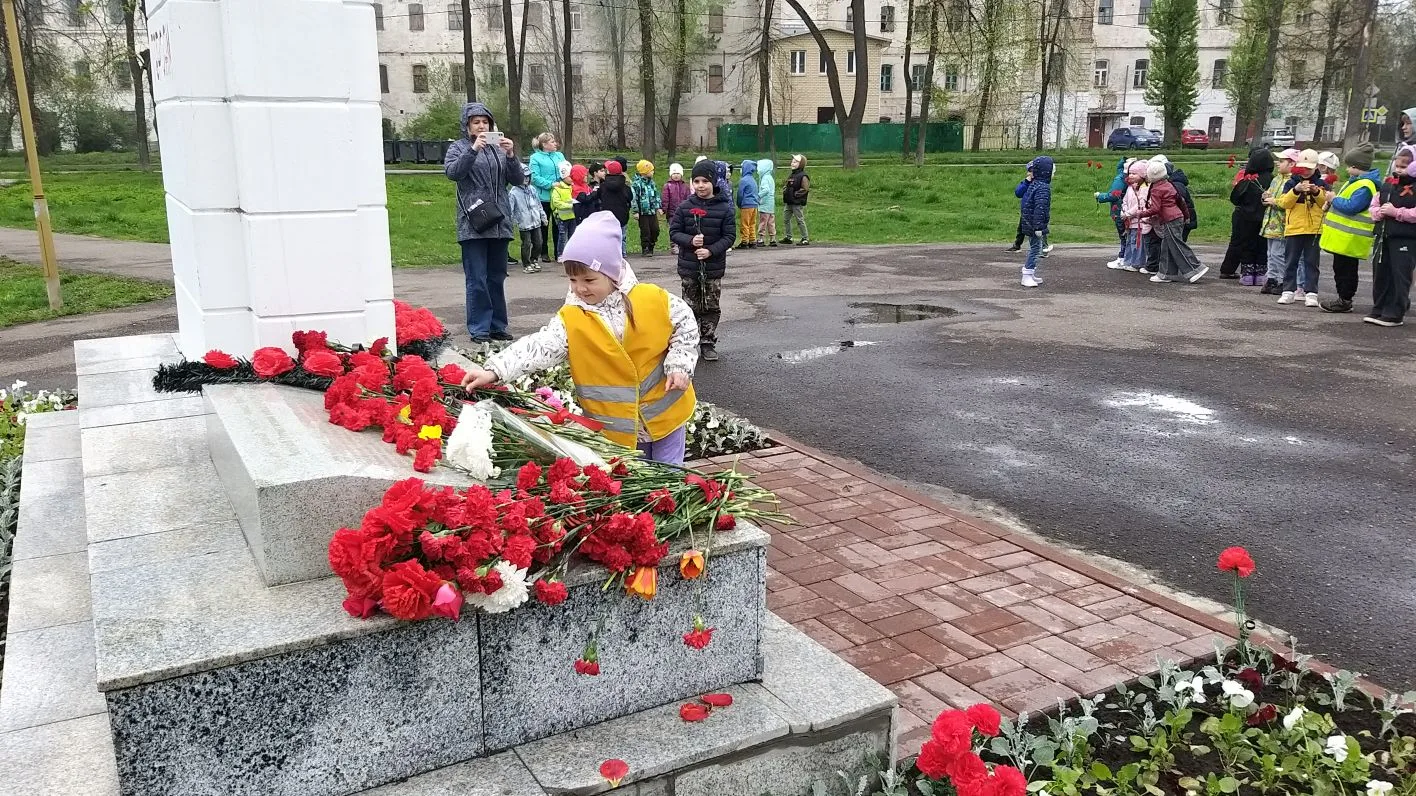В преддверии 9 Мая педагоги и воспитанники старшего дошкольного возраста из ЦРР-детский сад 163 возл