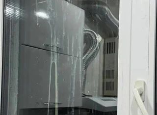 В Сызрани неизвестные забрасывают окна домов яйцами. Подобный инцидент произошел на ули...