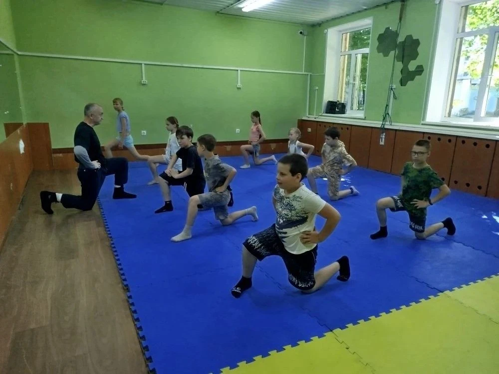 🌞 Сегодня на досуговой площадке «Курс на приключения» день прошёл интересно и познавательно! 😊

🏃