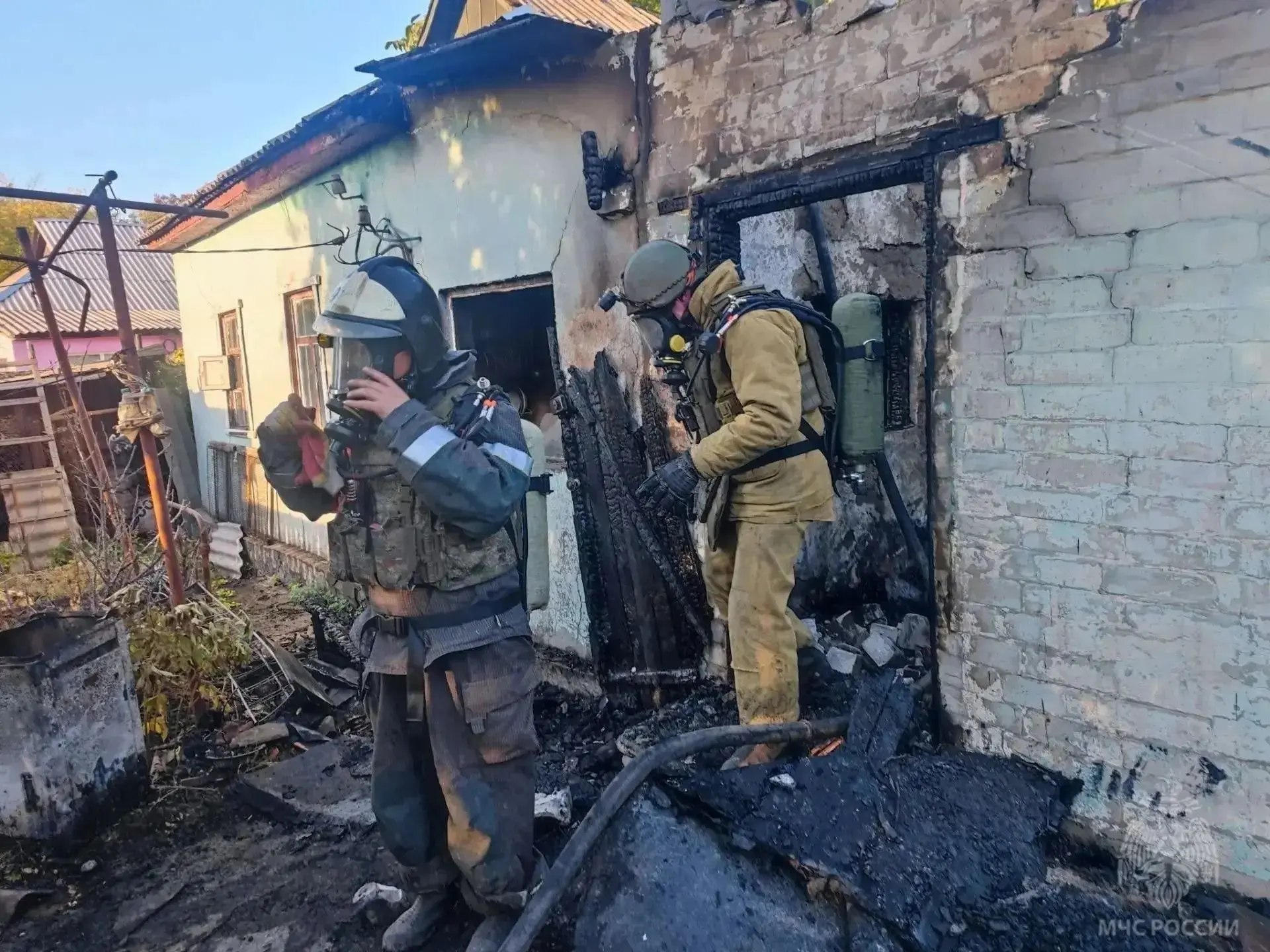 🔥🚨 Перевальск, ул. Щедрина: загорелся жилой дом. Вызов на 101.