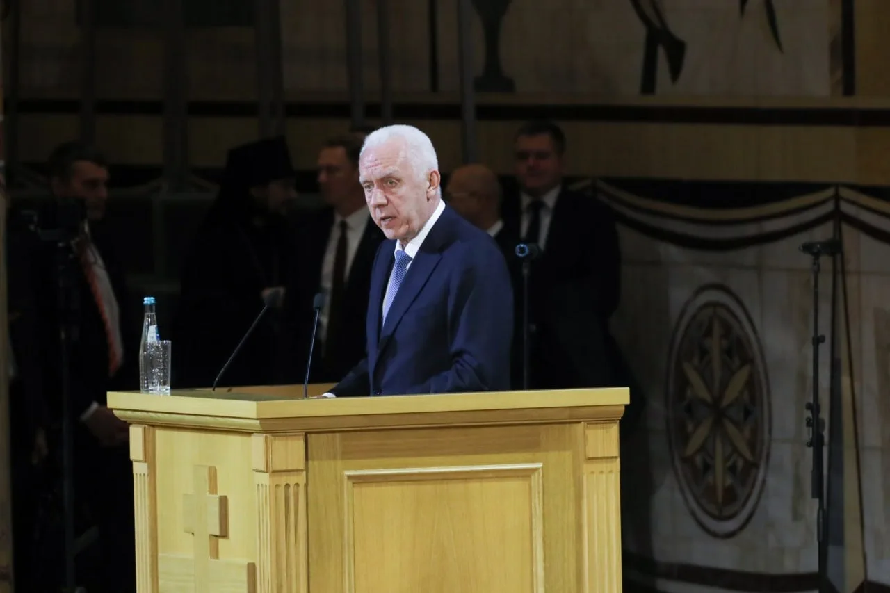 Евросоюз ввел санкции против генпрокурора России Александра Гуцана

Также под них попали экс-омбудсм