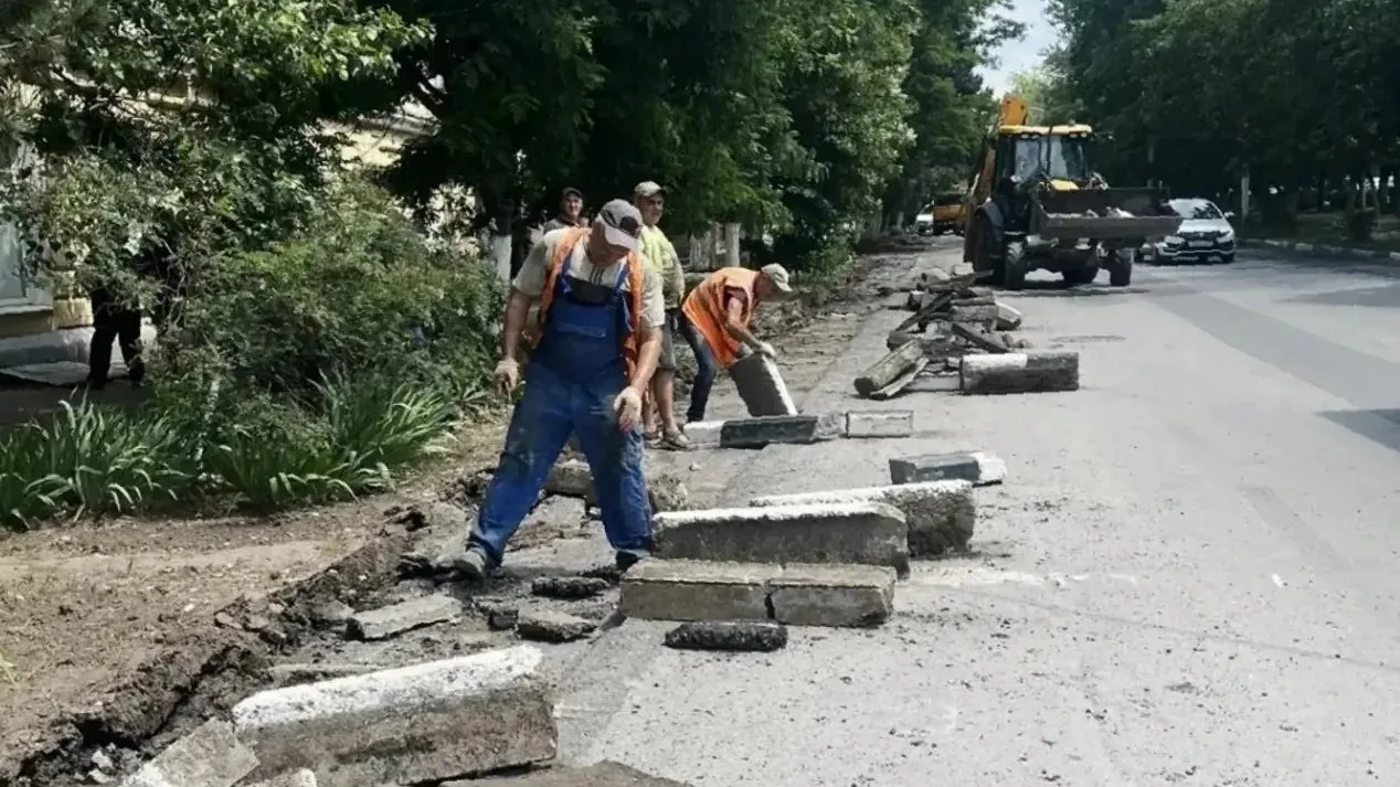 В Новочеркасске начался ремонт дороги на проспекте Платовском

На участке от улицы Московской до Орд