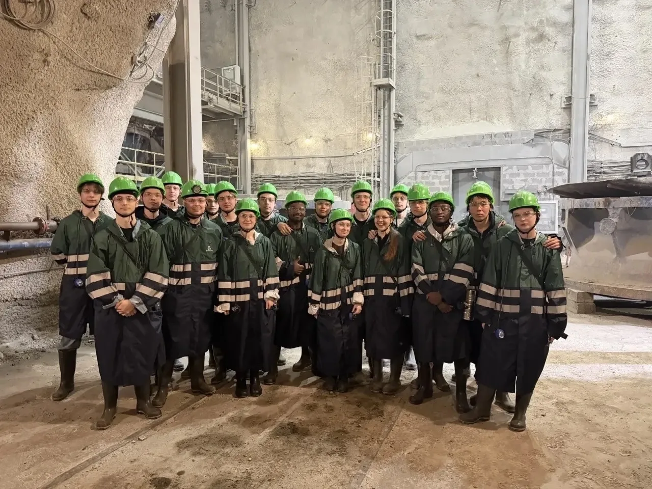 На Кировском руднике, в рамках ознакомительной практики, прошла экскурсия для студентов 3 курса Санк