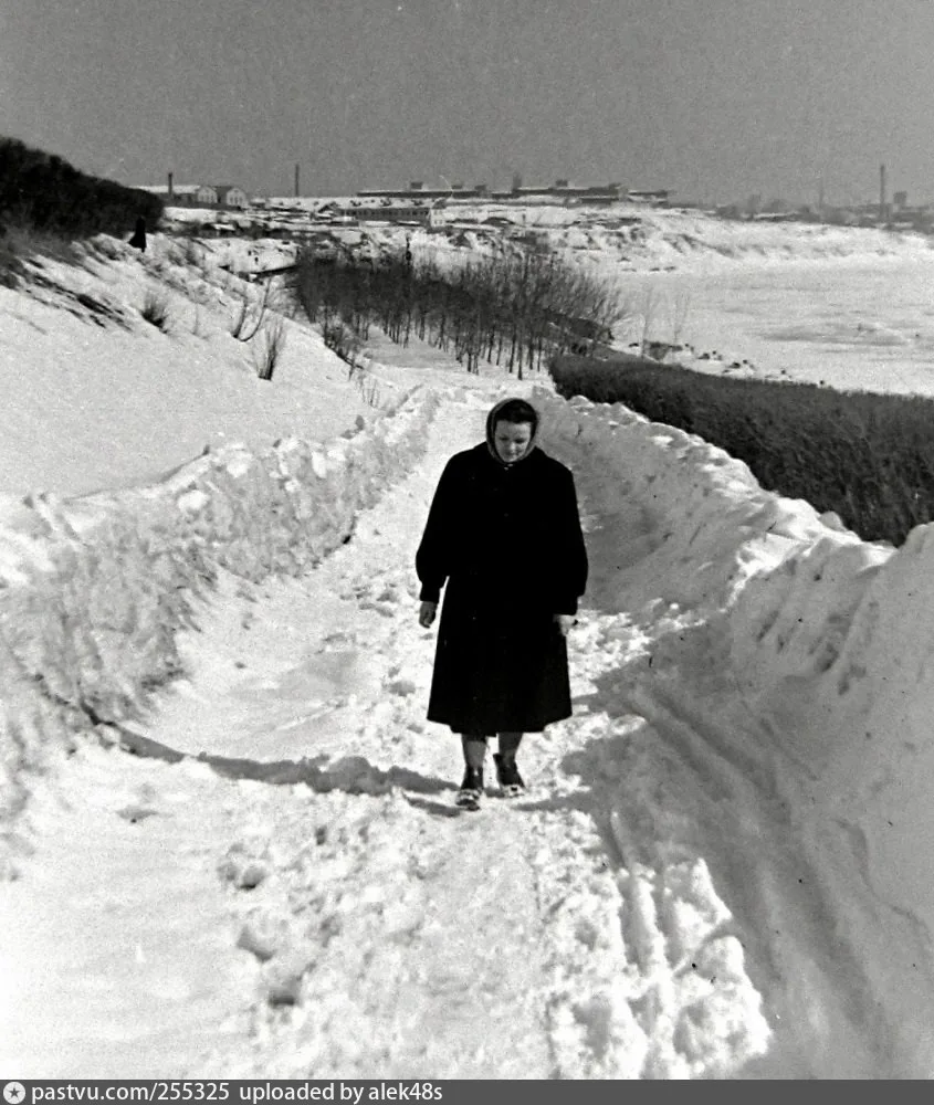 Берег р. Москвы около шлюза № 9.