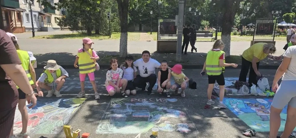 Городской конкурс рисунков на асфальте «Я рисую Россию»🎨

Сегодня воспитанники нашего лагеря стали 