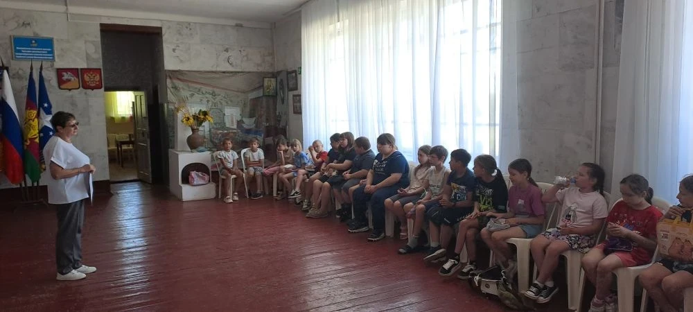 В МУК «КДЦ Среднечубуркского сельского сельского поселения»  прошел экологический час «Бросим природ