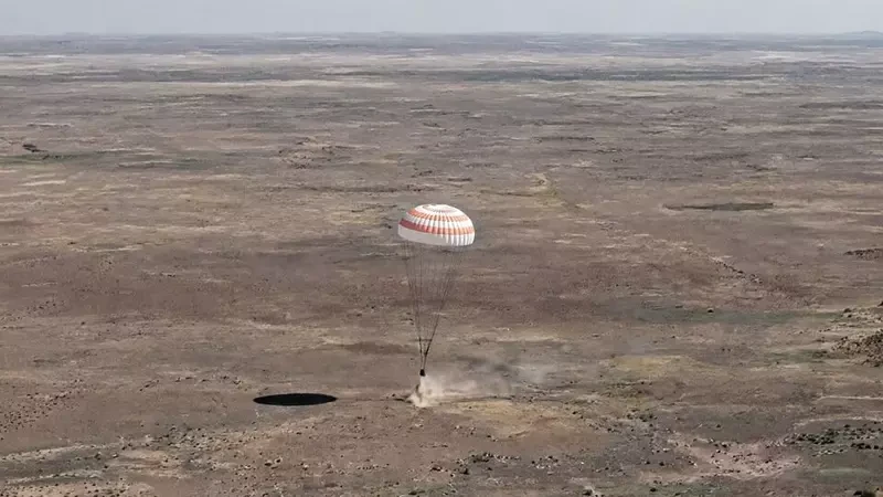 "Союз МС-28" с космонавтами приземлился в Казахстане 

Спускаемый аппарат корабля «Союз МС-28» призе