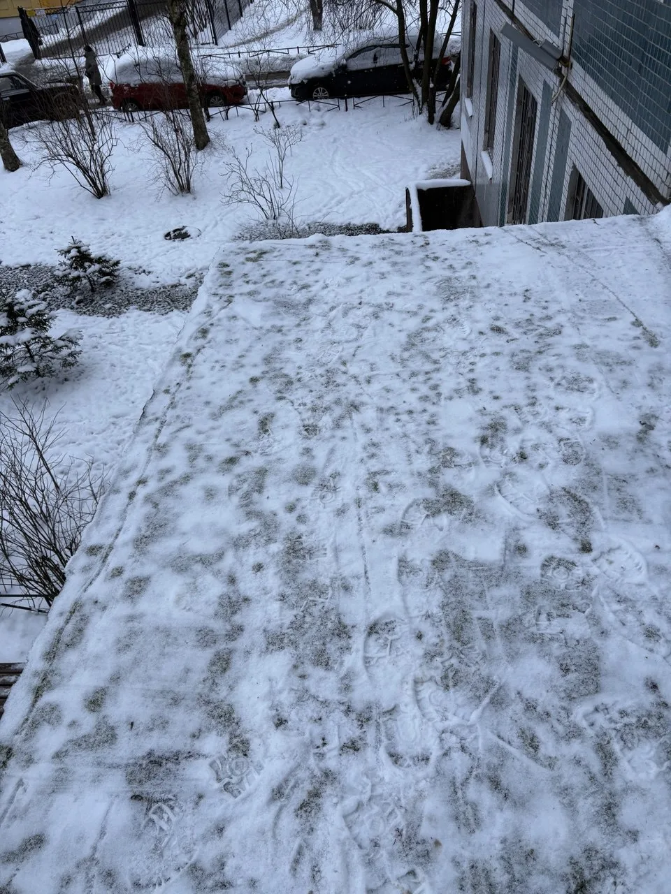Уборка наледи и снега с крыш и козырьков! 👷‍♂️❄️

На фото вы можете увидеть результаты работы по ад