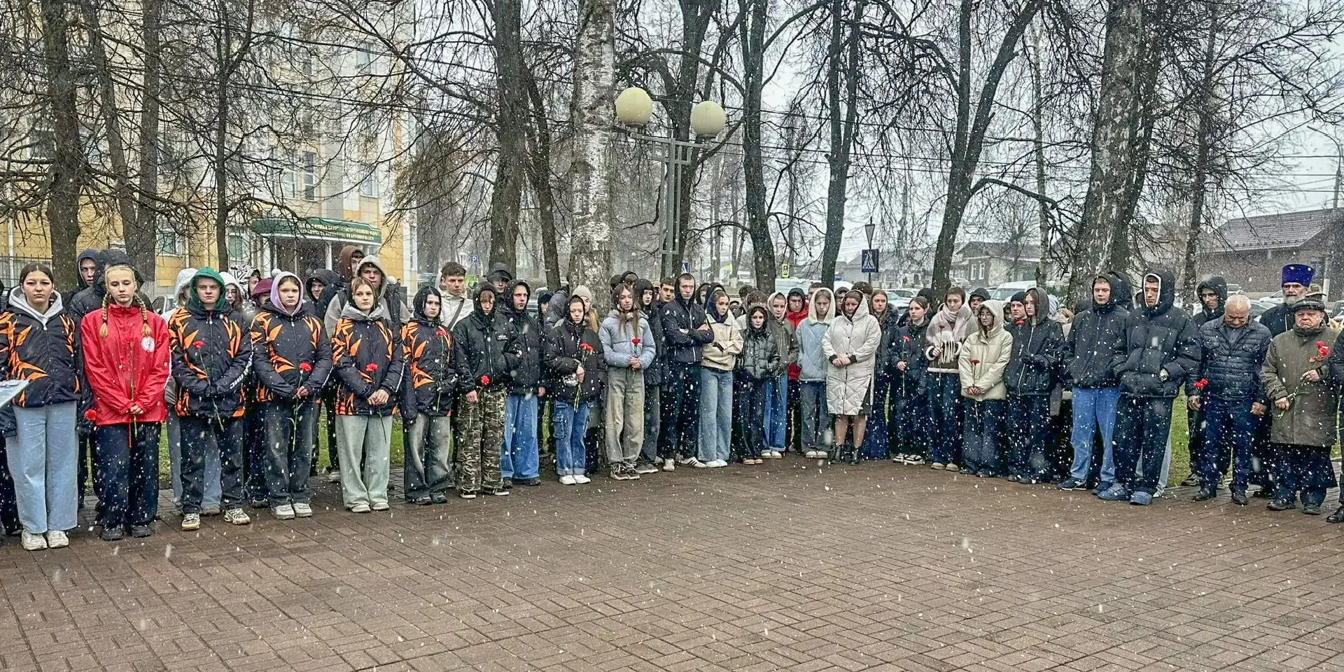 В Брянске почтили память узников фашистских концлагерей  В урочище «Лесные сараи» состоялся митинг "